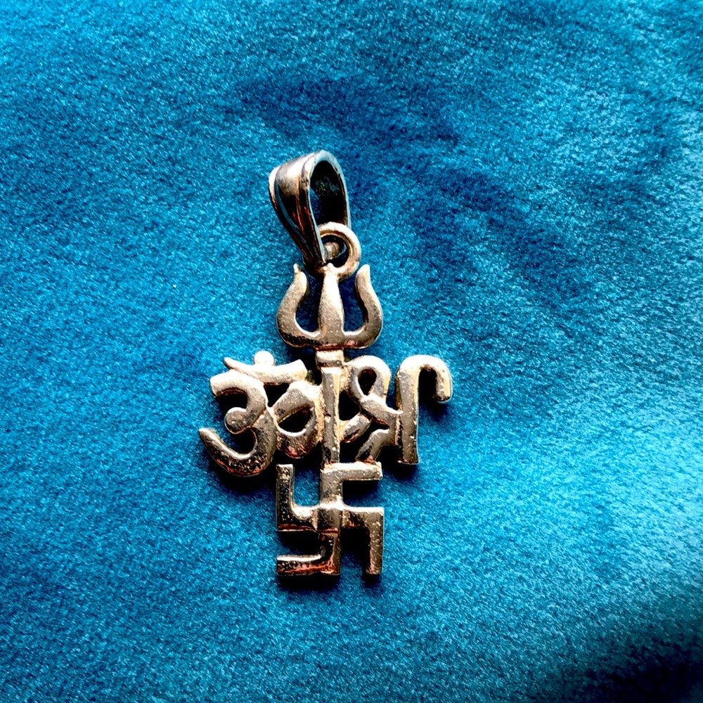 Silver Yoga pendant 🕉